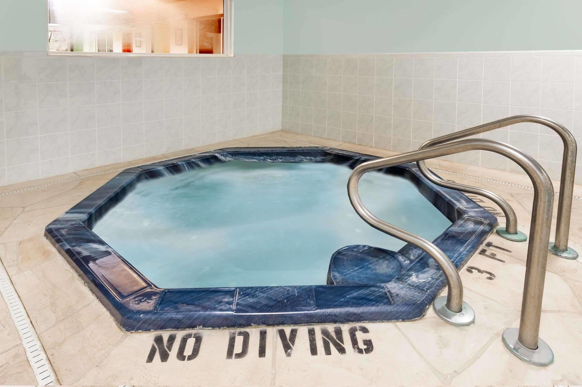 Hotel Surestay By Western Bettendorf